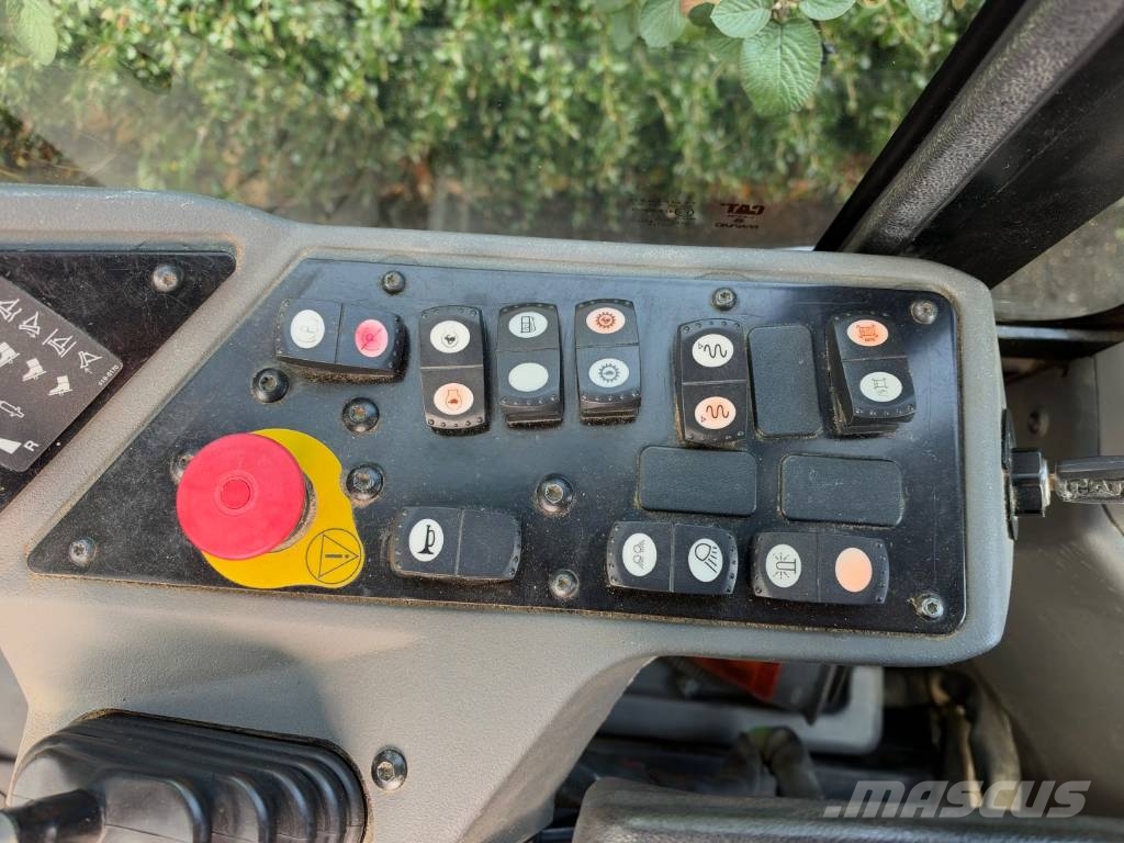 CAT CS 44 B Κύλινδροι με επίσωτρα με αέρα
