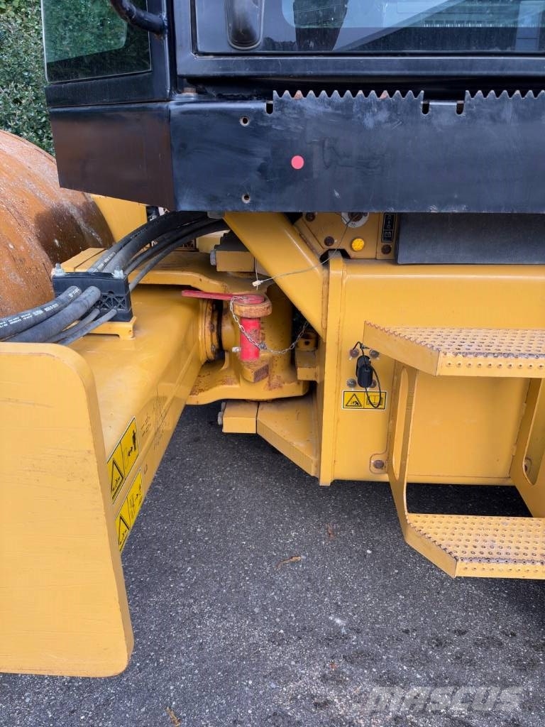 CAT CS 44 B Κύλινδροι με επίσωτρα με αέρα