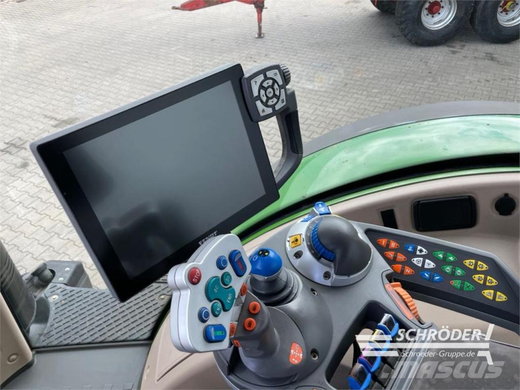 Fendt 724 VARIO S4 PROFI PLUS Tractors