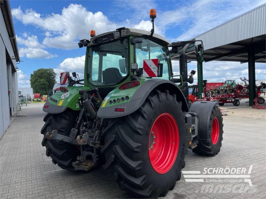 Fendt 724 VARIO S4 PROFI PLUS Tractors