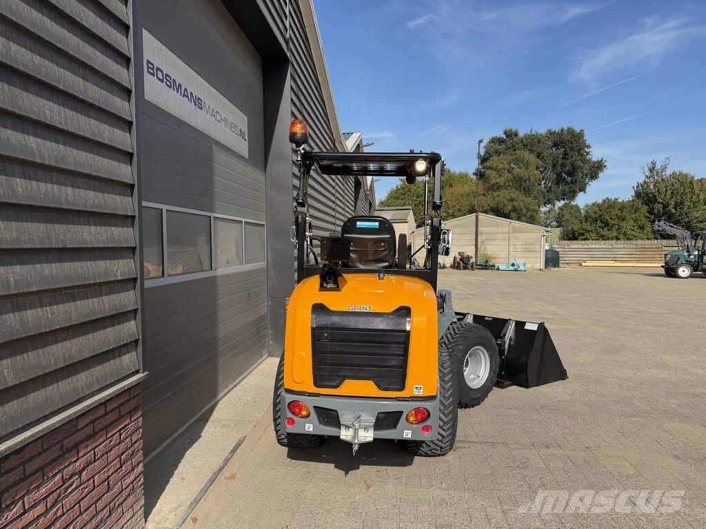 GiANT G2700 X-TRA HD + minishovel prijs vriendelijk €725 Wheel loaders