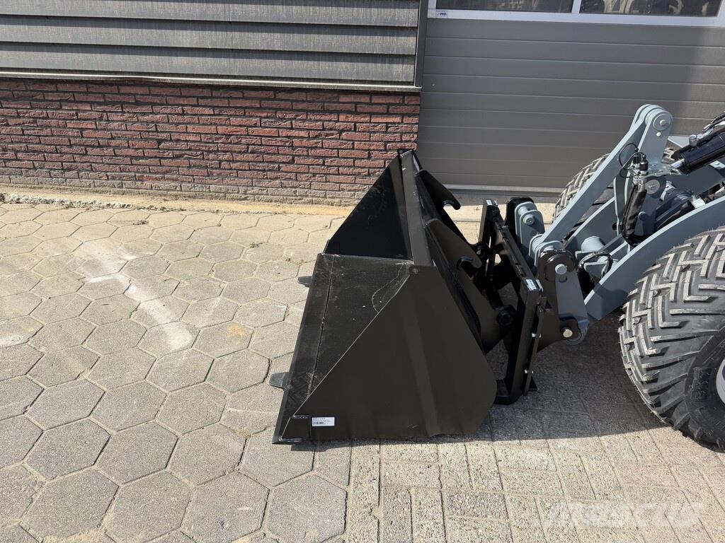 GiANT G2700 X-TRA HD + minishovel prijs vriendelijk €725 Wheel loaders