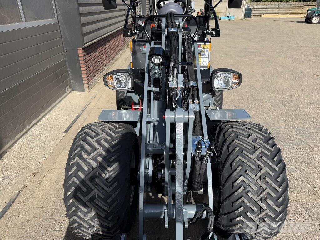 GiANT G2700 X-TRA HD + minishovel prijs vriendelijk €725 Wheel loaders