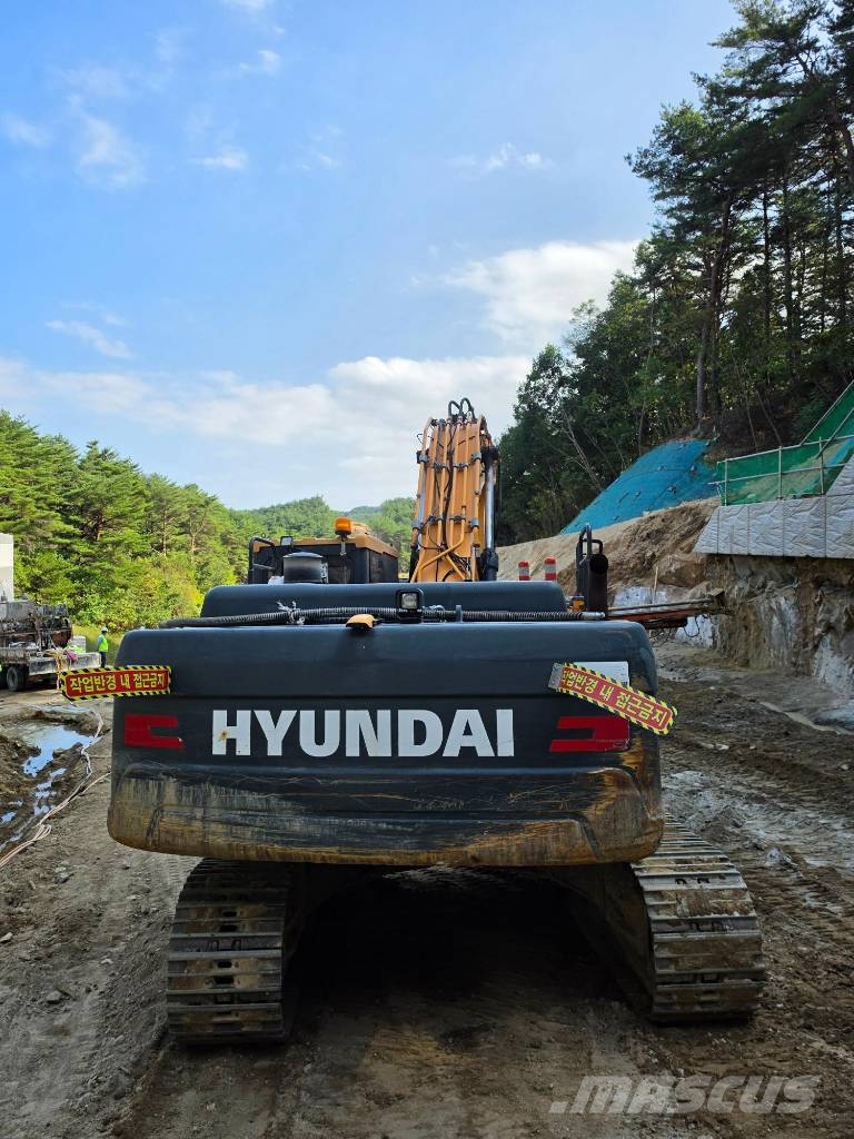 Hyundai HX 300 Beltegraver