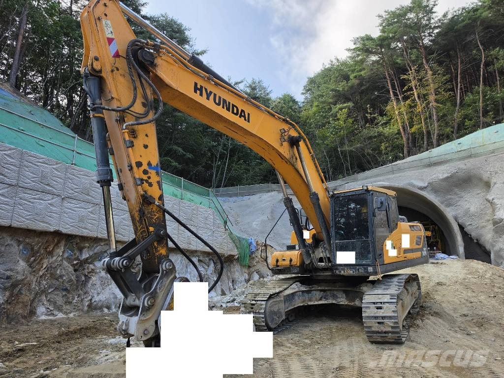 Hyundai HX 300 Beltegraver
