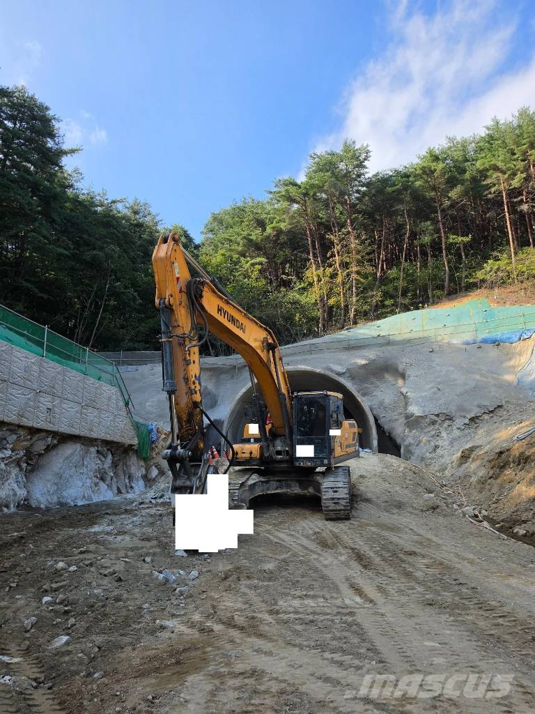 Hyundai HX 300 Beltegraver