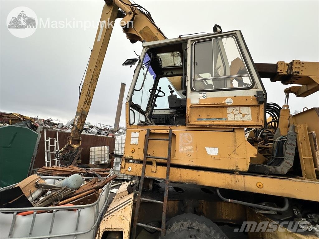 Liebherr A 922 Havenmachines