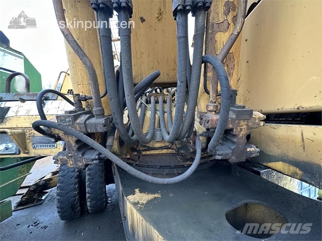 Liebherr A 922 Havenmachines