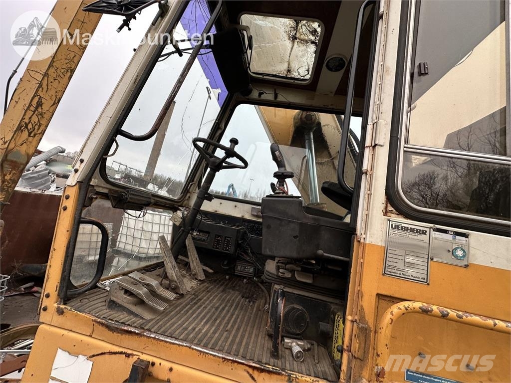 Liebherr A 922 Havenmachines