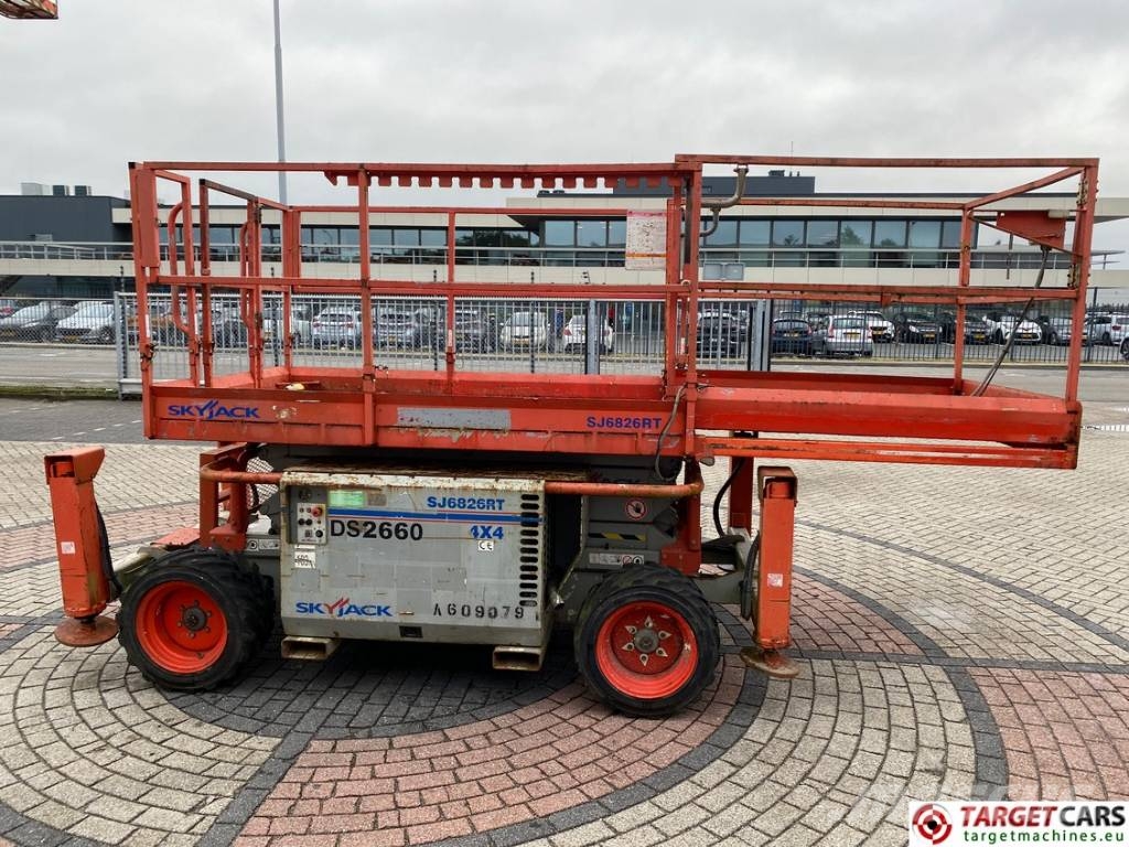 SkyJack SJ6826RT Diesel 4x4 Scissor Work Lift 992cm DEFECT Škarjaste dvižne ploščadi