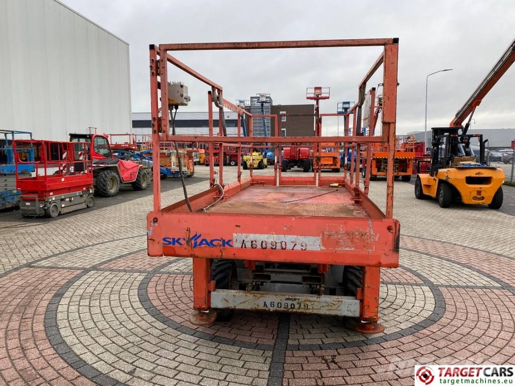SkyJack SJ6826RT Diesel 4x4 Scissor Work Lift 992cm DEFECT Škarjaste dvižne ploščadi