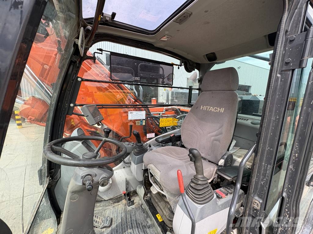Hitachi ZX140W-6 (3 Pieces available) Pelle sur pneus