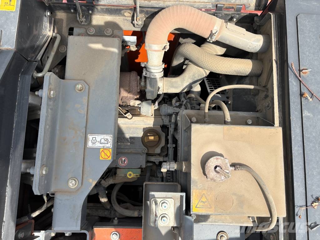 Hitachi ZX140W-6 (3 Pieces available) Pelle sur pneus