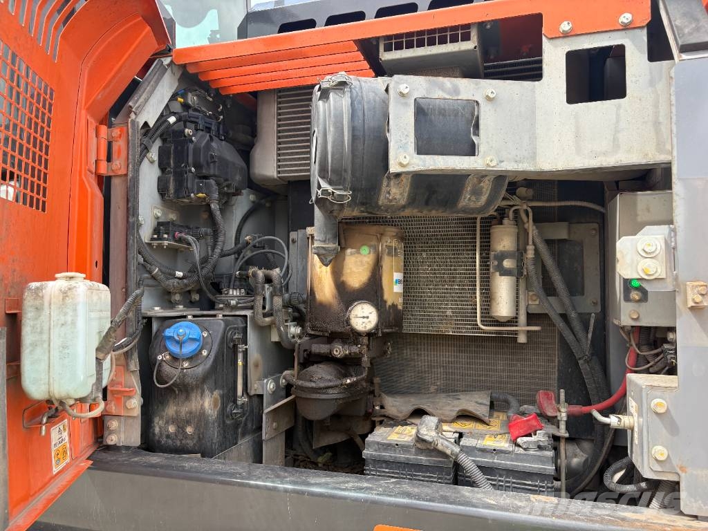 Hitachi ZX140W-6 (3 Pieces available) Pelle sur pneus