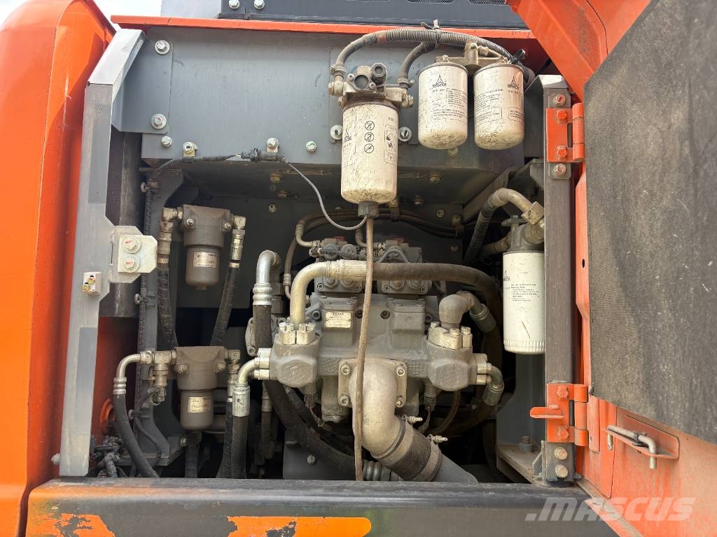 Hitachi ZX140W-6 (3 Pieces available) Pelle sur pneus
