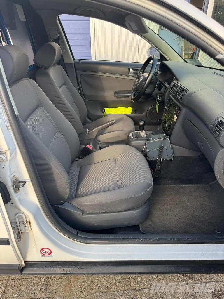 Volkswagen Passat **AMBULANCE-RETTUNGSWAGEN** Emergency vehicles