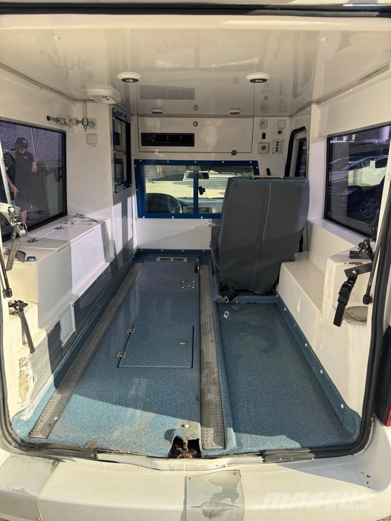 Volkswagen Passat **AMBULANCE-RETTUNGSWAGEN** Emergency vehicles