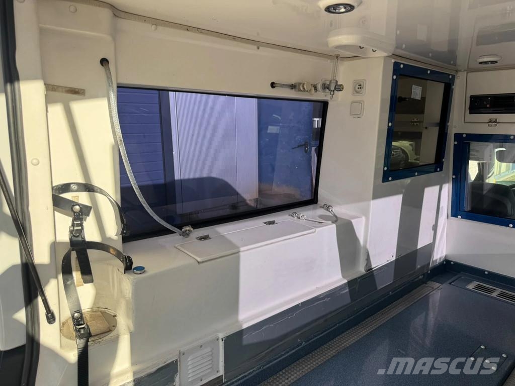 Volkswagen Passat **AMBULANCE-RETTUNGSWAGEN** Emergency vehicles