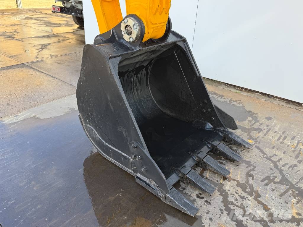 JCB 205 *2026 Model* - New / Unused / Hammer Lines Escavadeiras de esteiras
