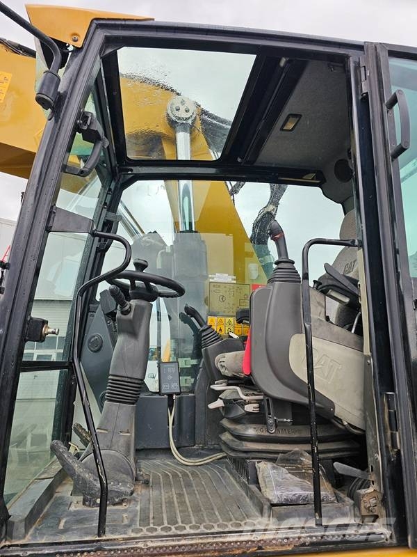 CAT M322F Bageri točkaši