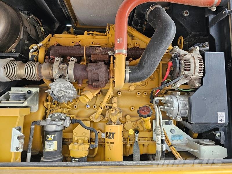 CAT M322F Bageri točkaši