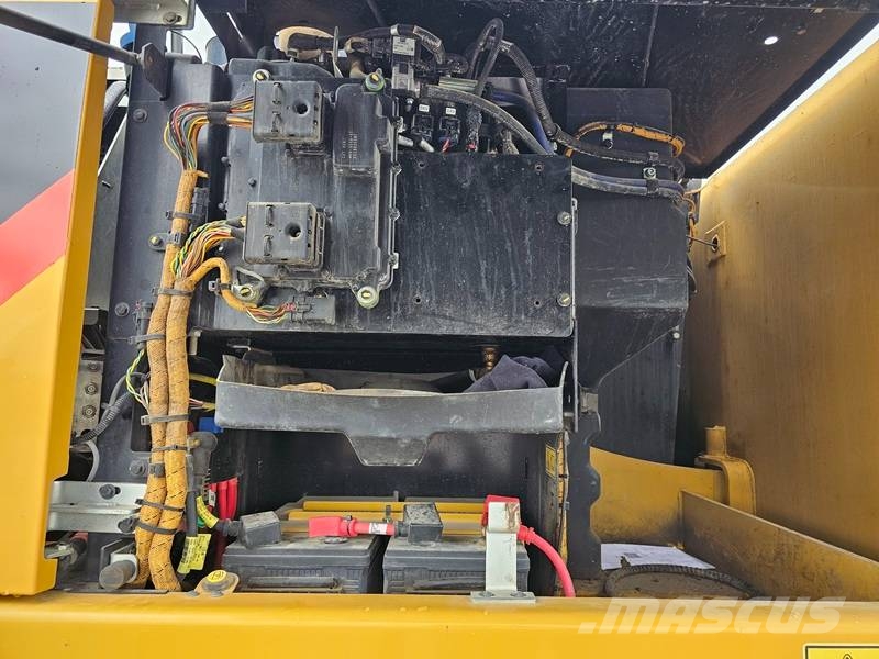 CAT M322F Bageri točkaši