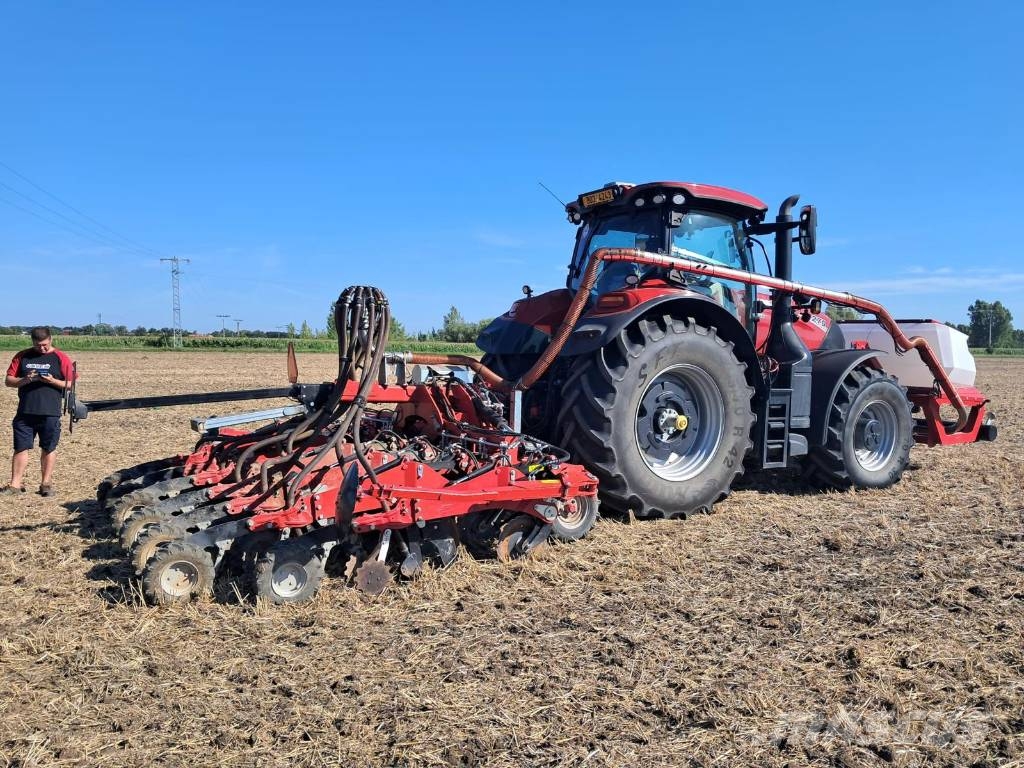 Sumo DTS 4 Toolbar + čelní zásobník SUMO FH Altre macchine e accessori per la semina