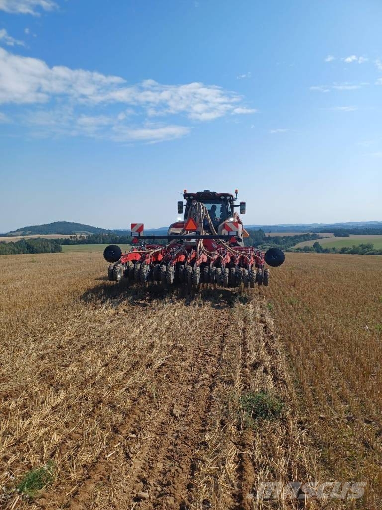 Sumo DTS 4 Toolbar + čelní zásobník SUMO FH Altre macchine e accessori per la semina