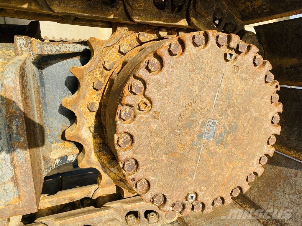 Komatsu PC 290 LC-11 حفارات زحافة