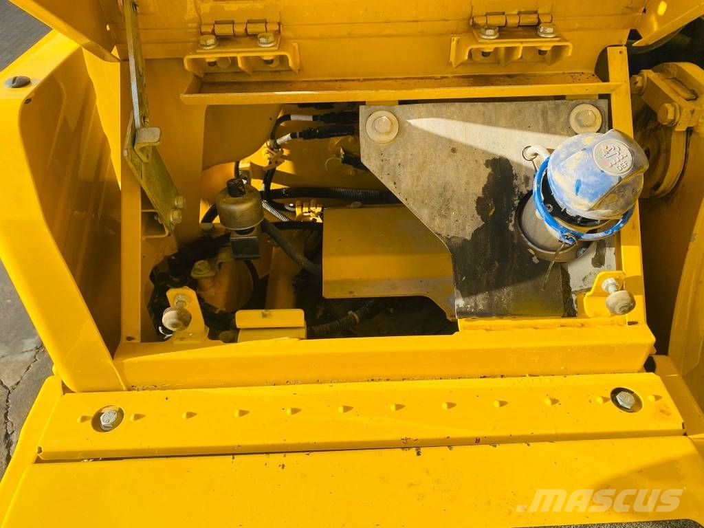 Komatsu PC 290 LC-11 حفارات زحافة