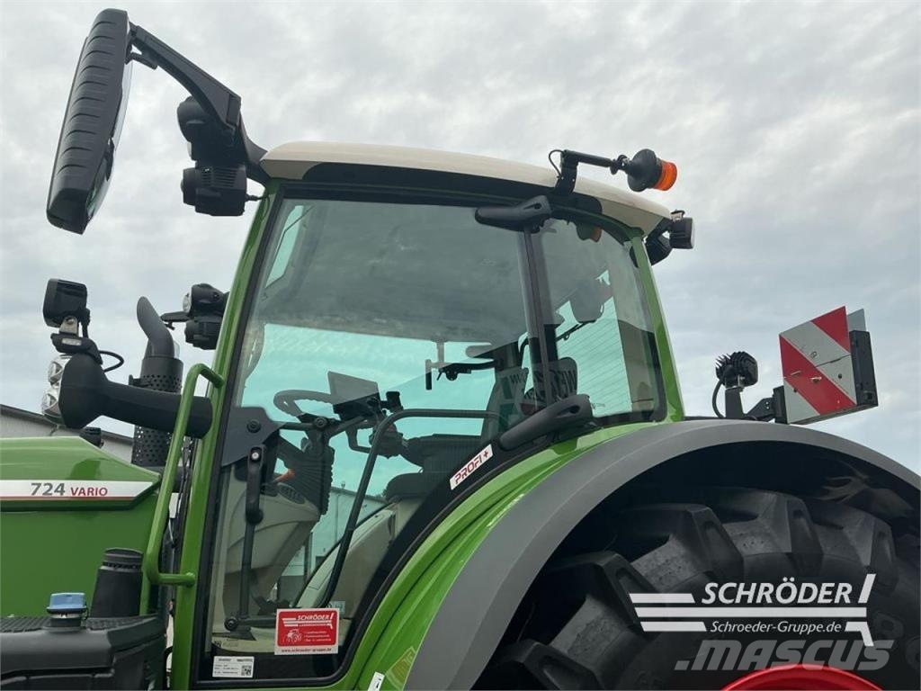 Fendt 724 VARIO GEN6 PROFI PLUS Traktory