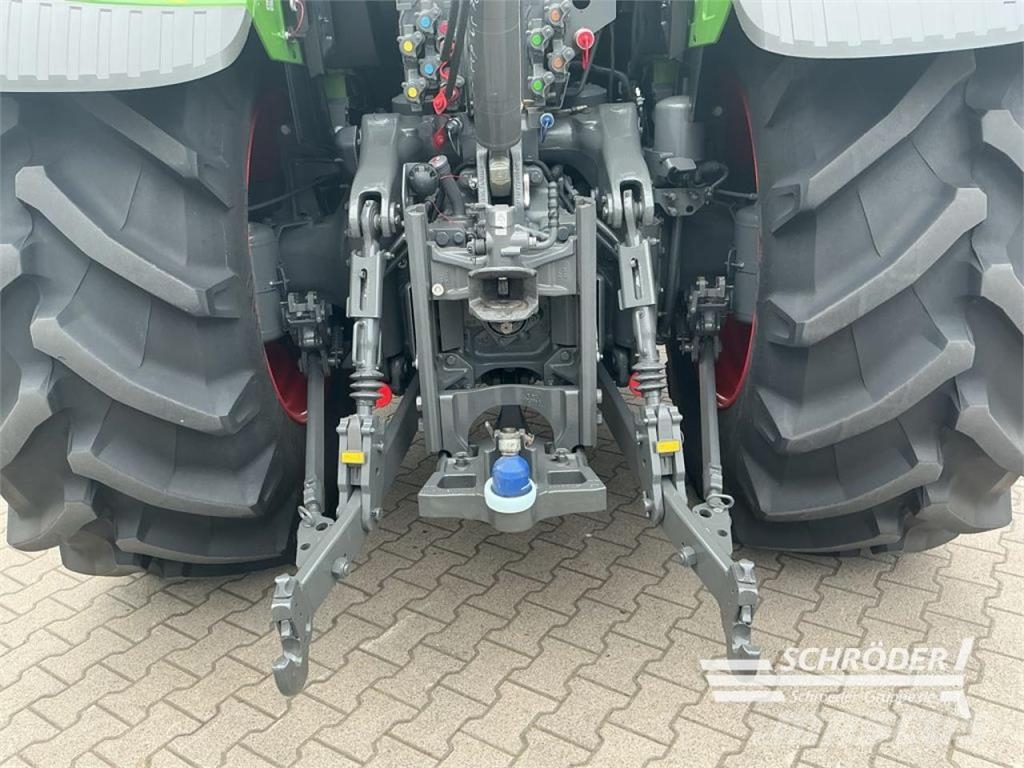 Fendt 724 VARIO GEN6 PROFI PLUS Traktory