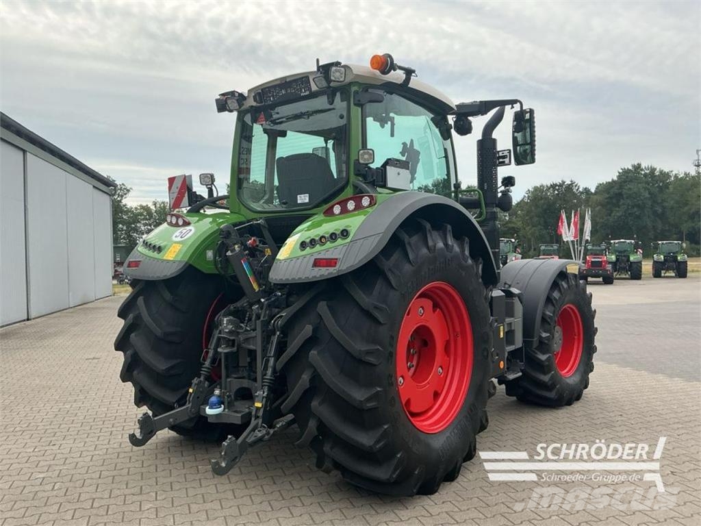 Fendt 724 VARIO GEN6 PROFI PLUS Traktory