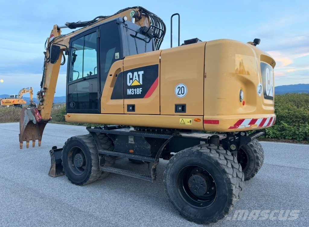 CAT M 318 F Bagri na kolesih