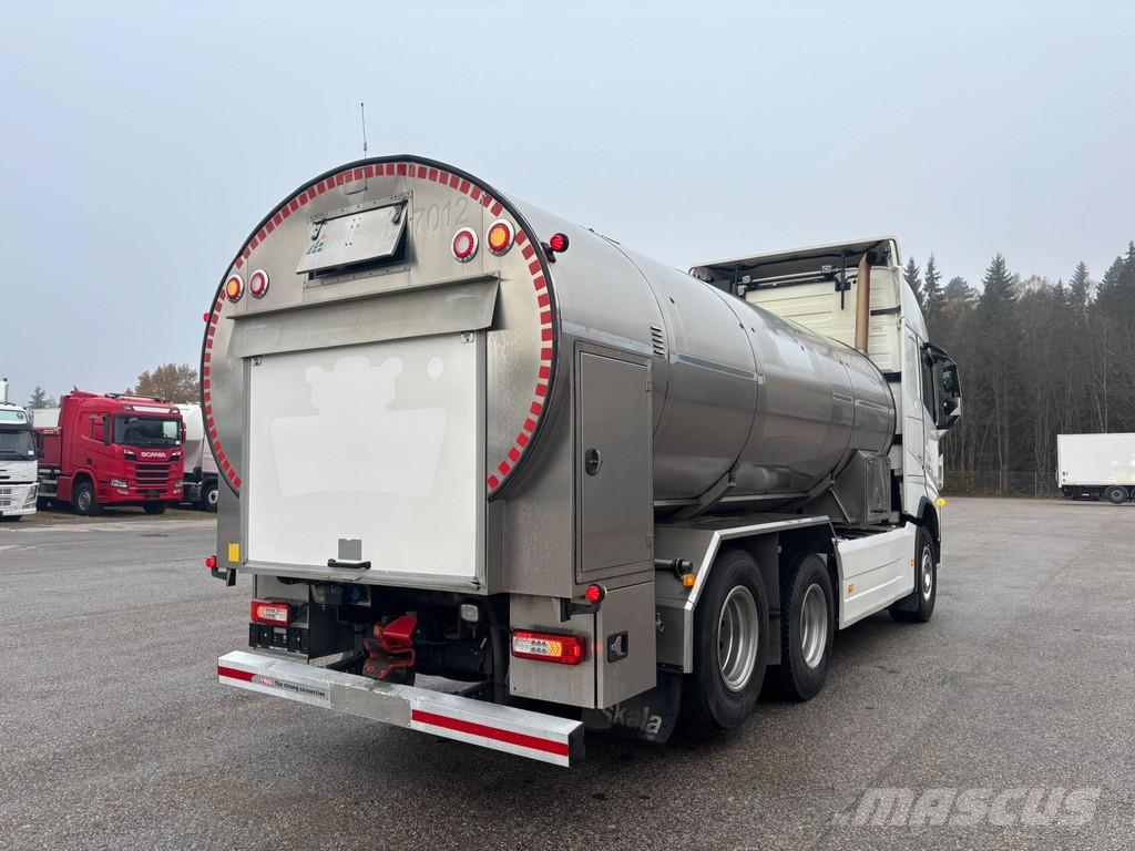 Volvo FH540 6x2 EURO6 + RETARDER + 14000L TANK Вантажівки-цистерни