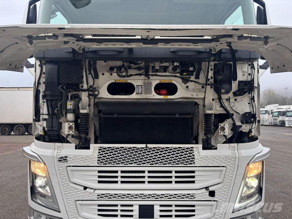 Volvo FH540 6x2 EURO6 + RETARDER + 14000L TANK Вантажівки-цистерни
