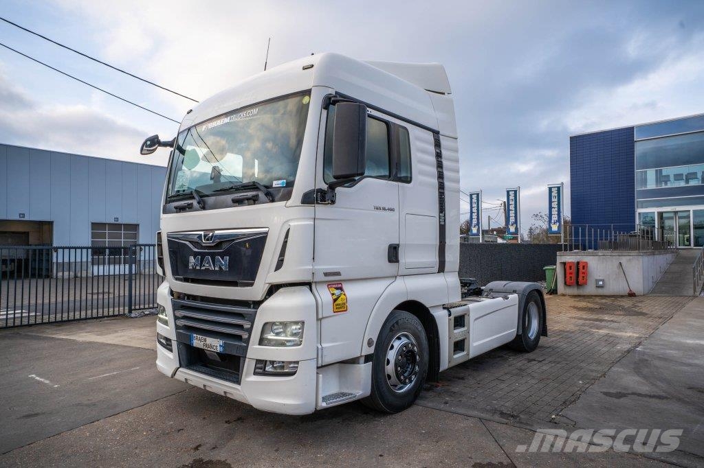 MAN TGX 18.460 XLX + INTARDER وحدات الجر