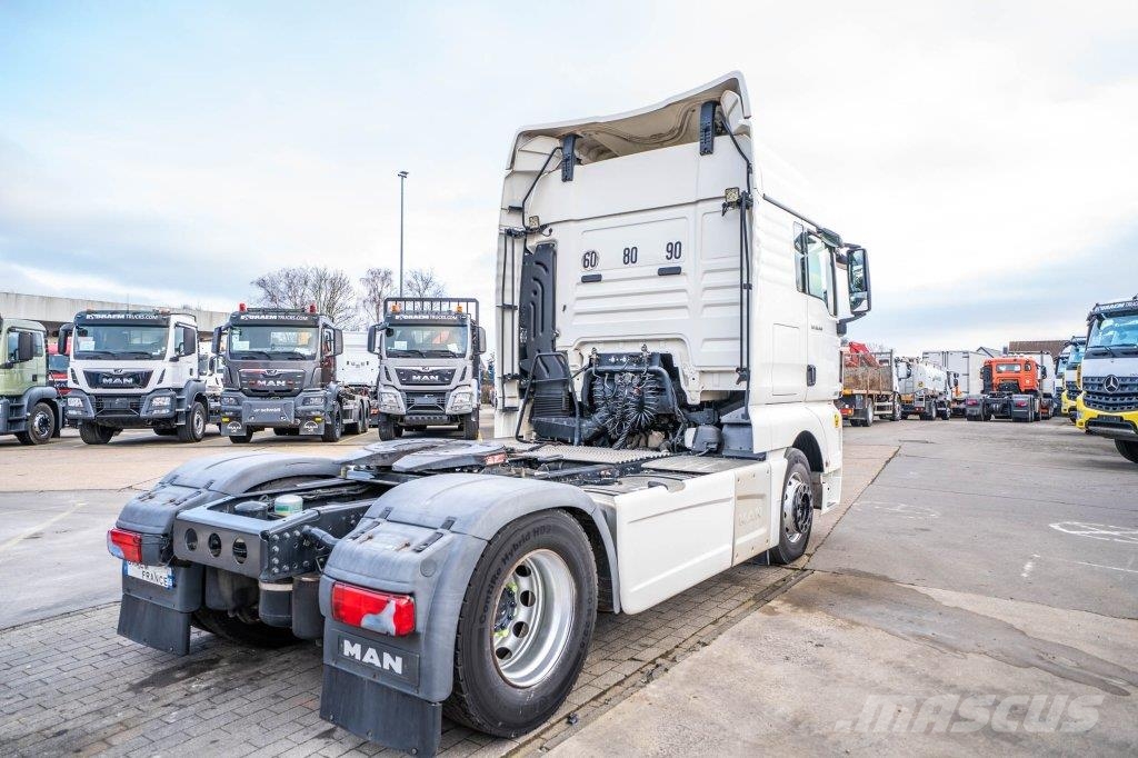 MAN TGX 18.460 XLX + INTARDER وحدات الجر