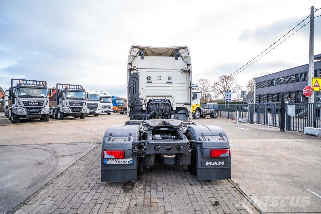 MAN TGX 18.460 XLX + INTARDER وحدات الجر