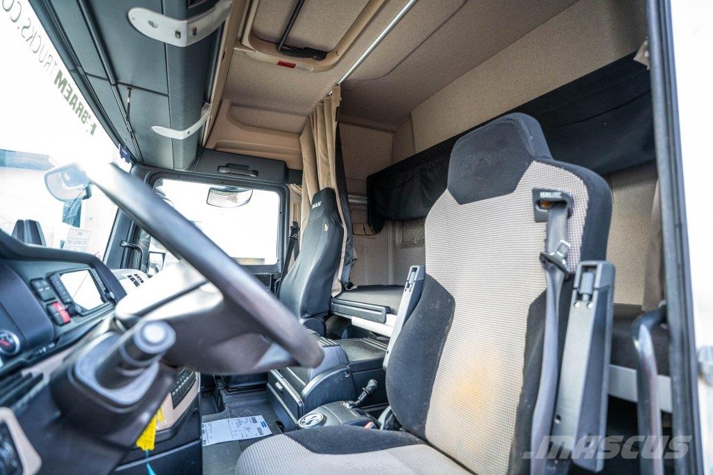 MAN TGX 18.460 XLX + INTARDER وحدات الجر