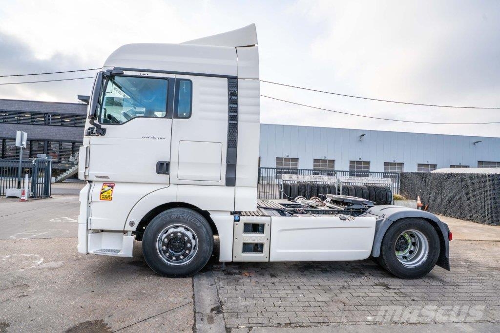 MAN TGX 18.460 XLX + INTARDER وحدات الجر