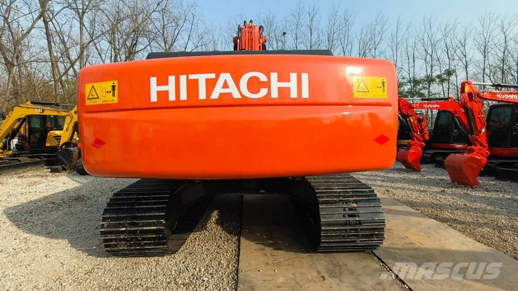 Hitachi ZX 250 Kāpurķēžu ekskavatori