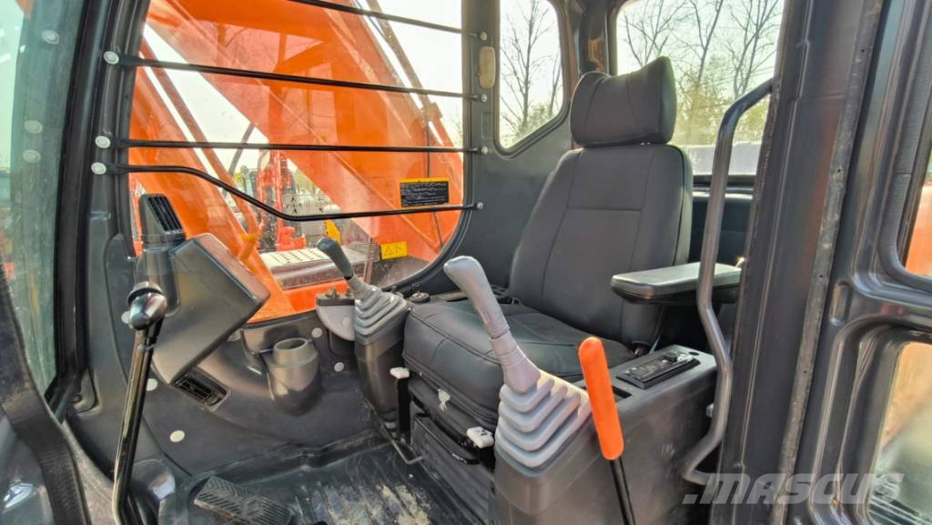 Hitachi ZX 250 Kāpurķēžu ekskavatori