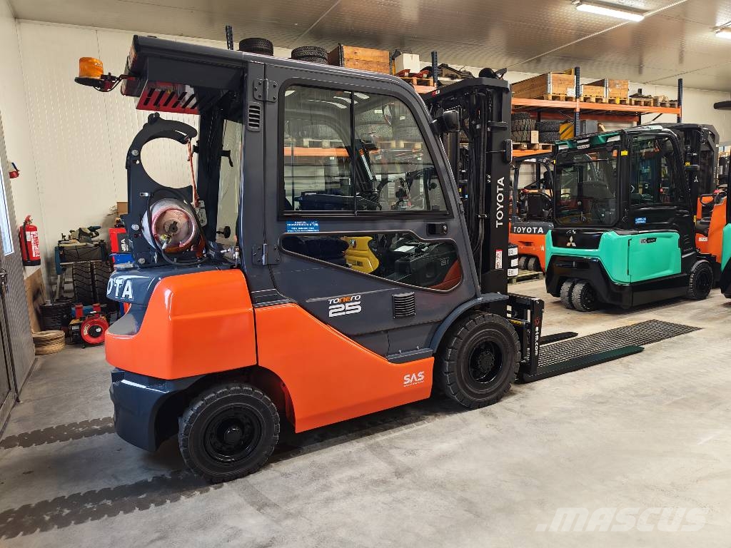 Toyota 02-8 FGF 25 Περονοφόρα ανυψωτικά κλαρκ με φυσικό αέριο LPG