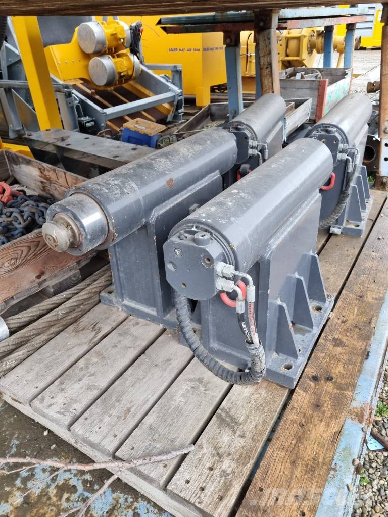 Bauer Jack up cylinder MC 96 rig.plus Draglaininiai ekskavatoriai
