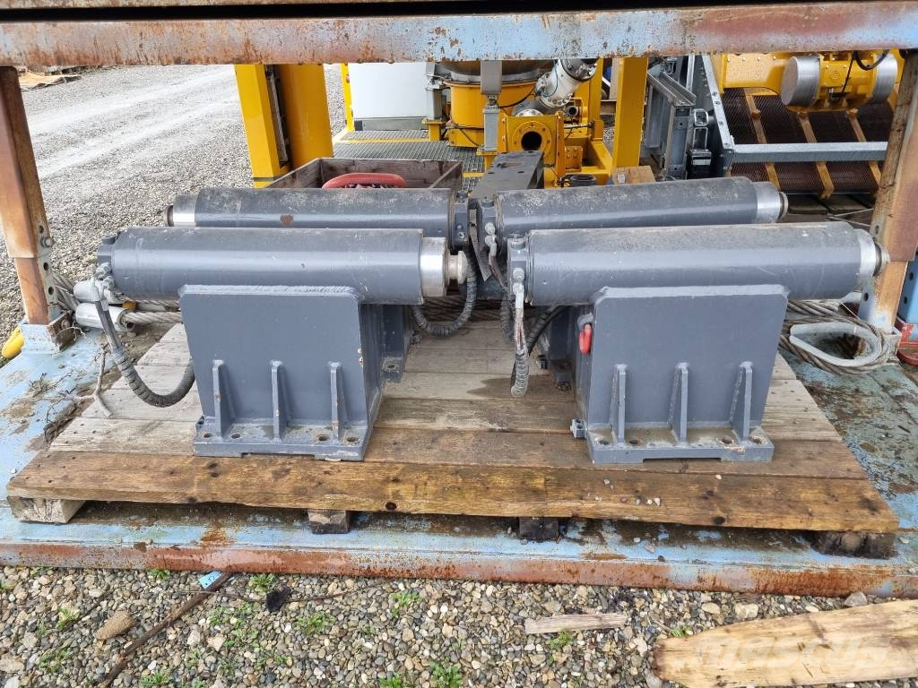 Bauer Jack up cylinder MC 96 rig.plus Draglaininiai ekskavatoriai