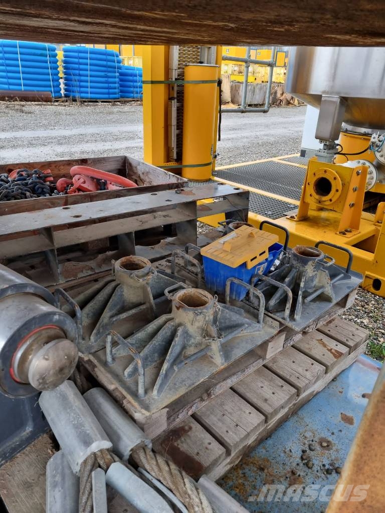 Bauer Jack up cylinder MC 96 rig.plus Draglaininiai ekskavatoriai