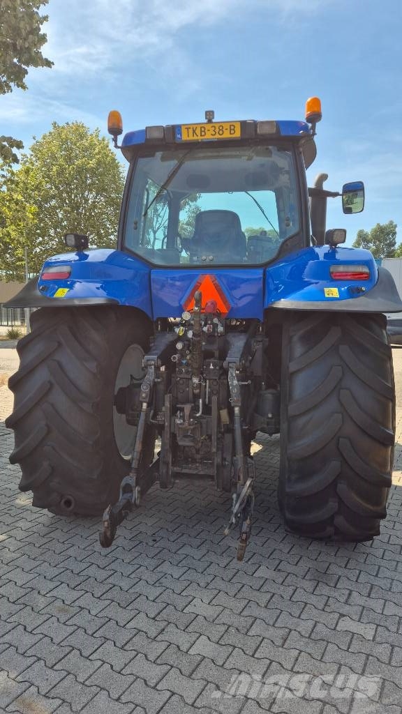 New Holland T 8020 FP 40Kmh. Airbrakes トラクター