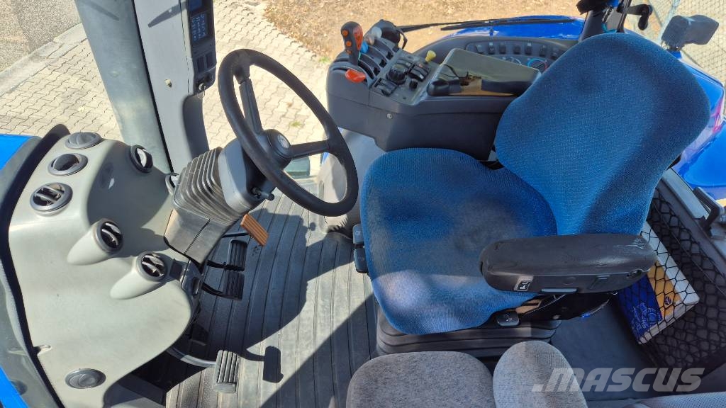 New Holland T 8020 FP 40Kmh. Airbrakes トラクター