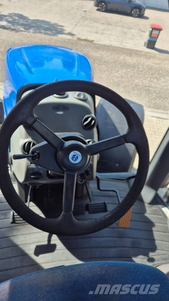 New Holland T 8020 FP 40Kmh. Airbrakes トラクター